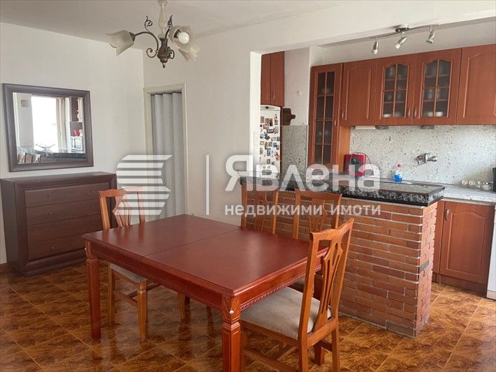 Дава се под наем Тристаен апартамент в Варна, Център - 80 кв.м за 550 € - Снимка #2