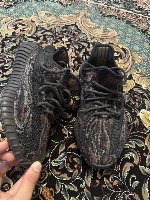 Yeezy Boost  ,,Tail Light”/,,Mx Rock”