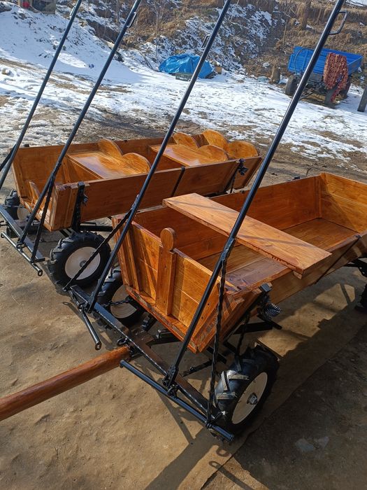 Vând căruțe de ponei