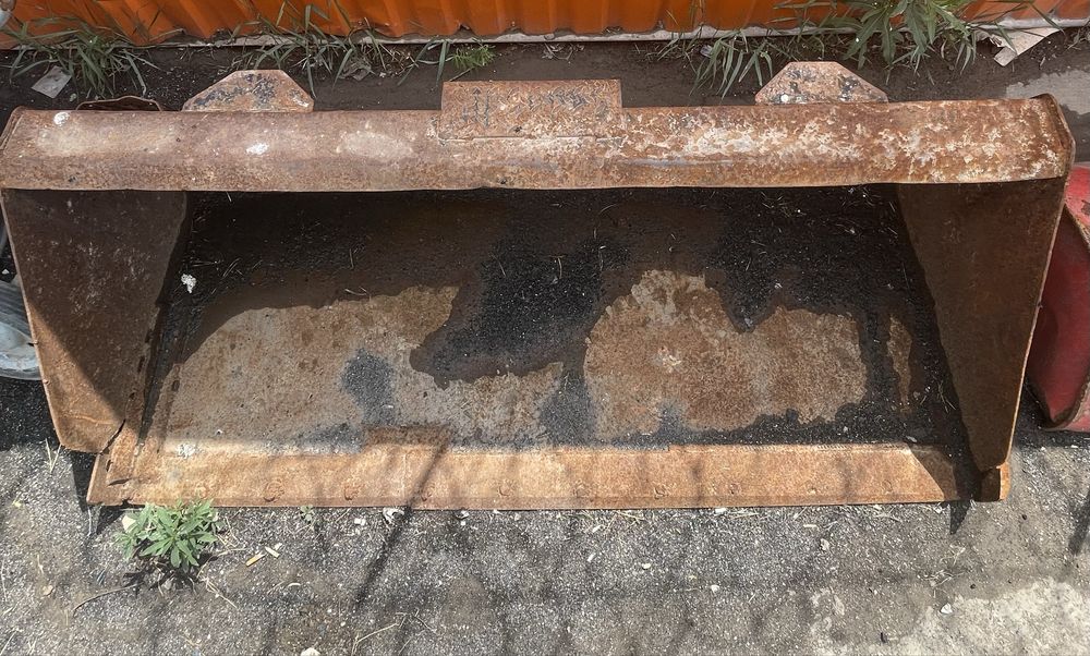 Продам щетку и отвал на спецтехнику