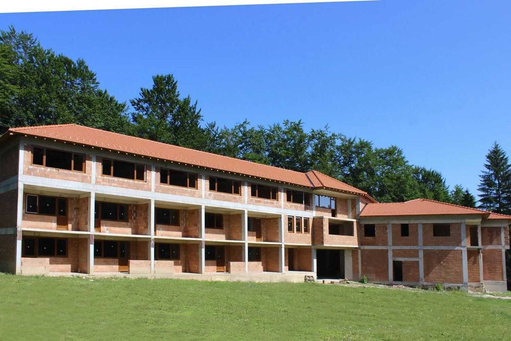 Продава се Хотел в Севлиево - 1674 кв.м за 144 €/кв.м - Снимка #17