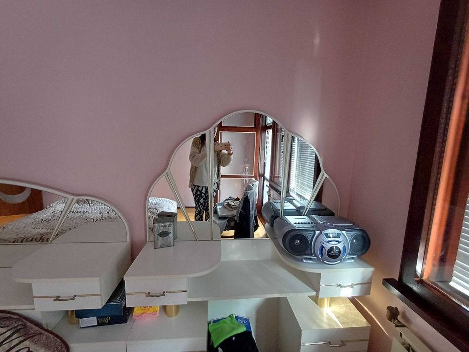 Спален комплект от гардероб,спалня и секция