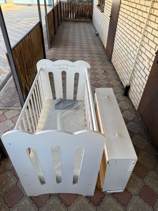 Продам детскую кроватку