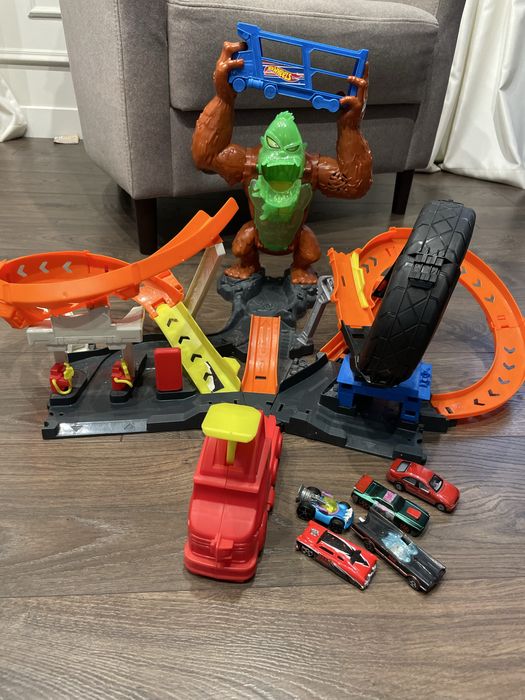 Hot Wheels Атака бешеной Гориллы Игровой набор City