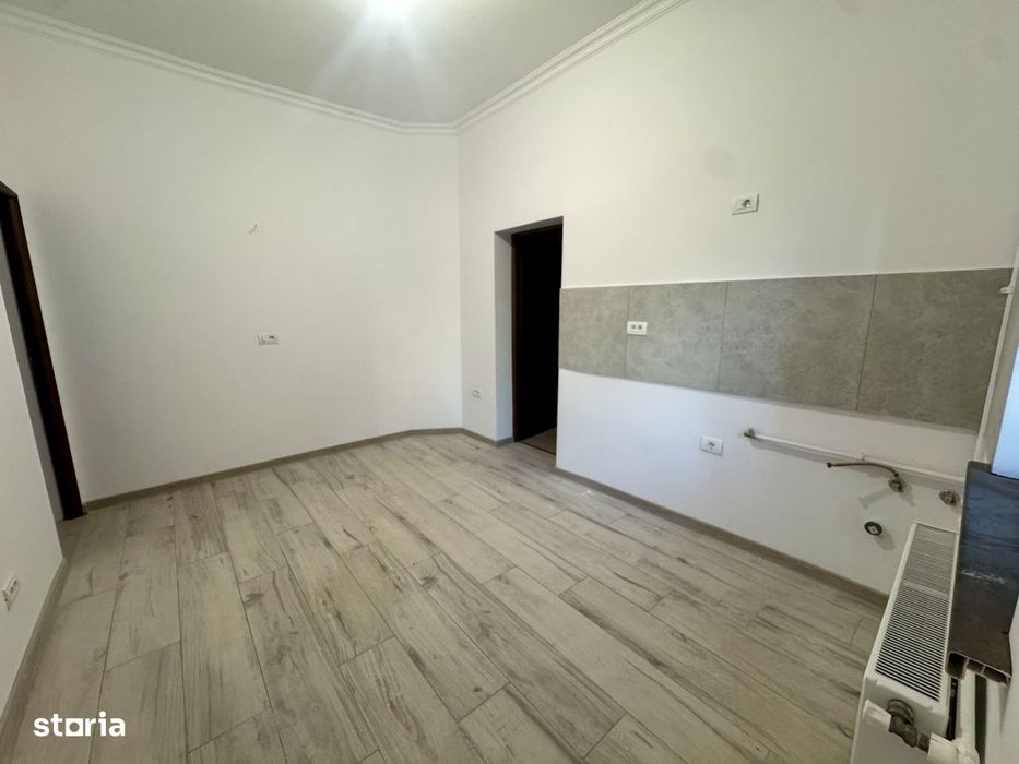 Vand apartament 2 camere, renovat, central-Turnul de Apa