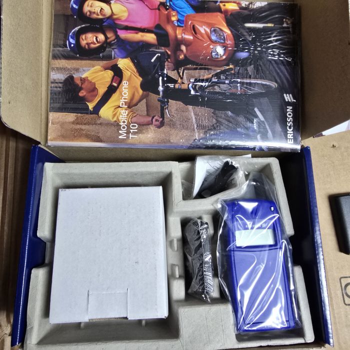 Ericsson T10 – NOU, în cutie