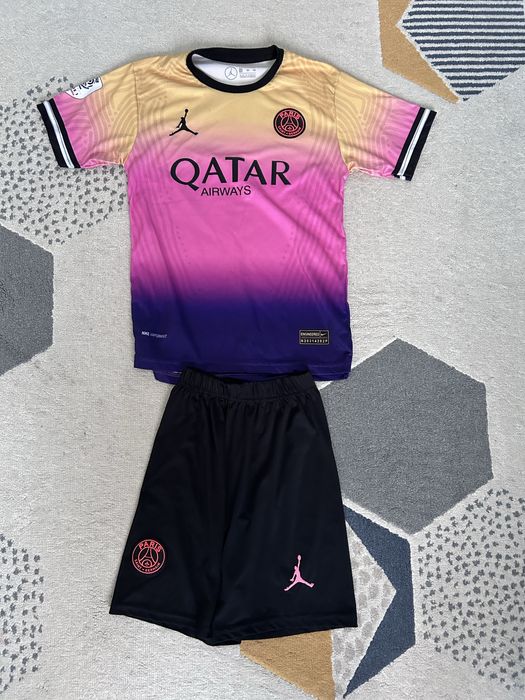 echipament de fotbal PSG cu Messi