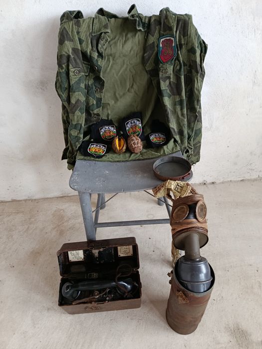 Стари военни вещи.
Цена по договаряне.
състояние видно от снимките.