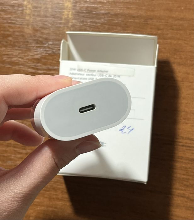 Продам блочок на айфон -оригинал