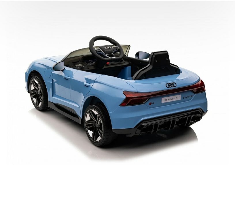 AUDI RS e-tron синя