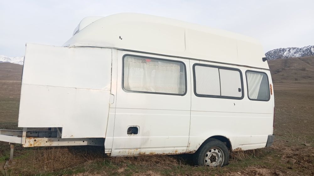 Жилой вагон на колёсах