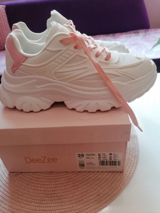 Маратонки нови 39 номер.