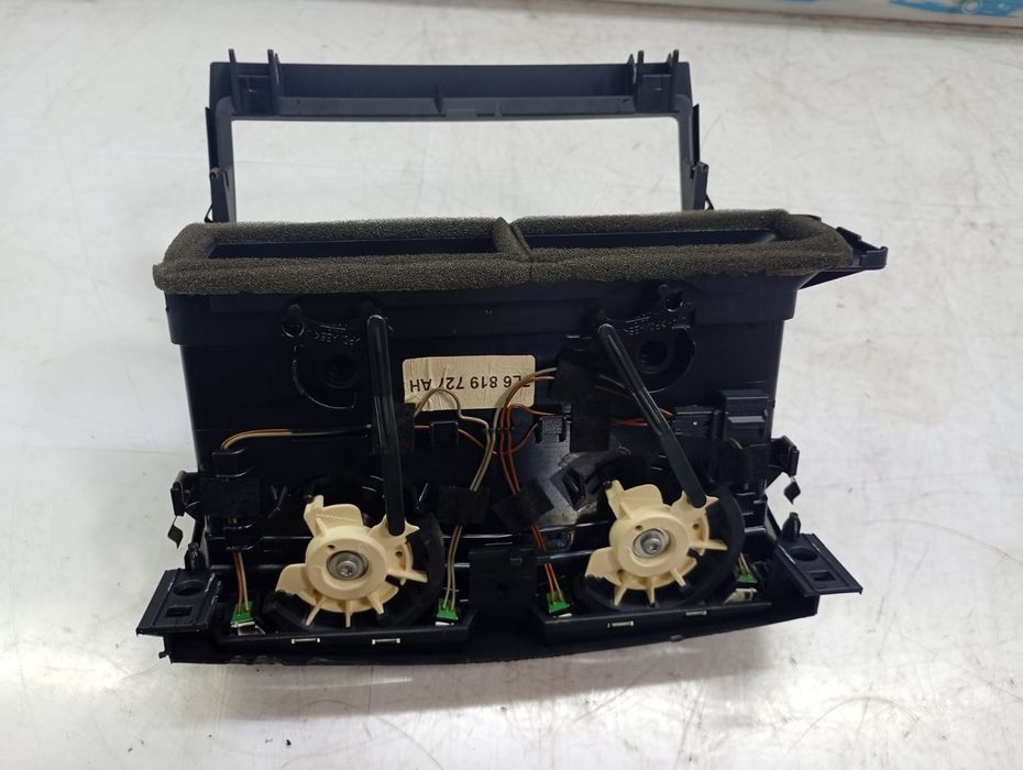 Grila ventilatie bord 928075r Volkswagen Touareg 1 (7L) (2002 - 2007) 3.0 tdi CAS 3.0 tdi CAS