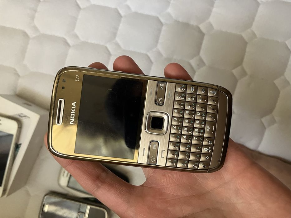 Iphone 4s 32gb. Nokia e72