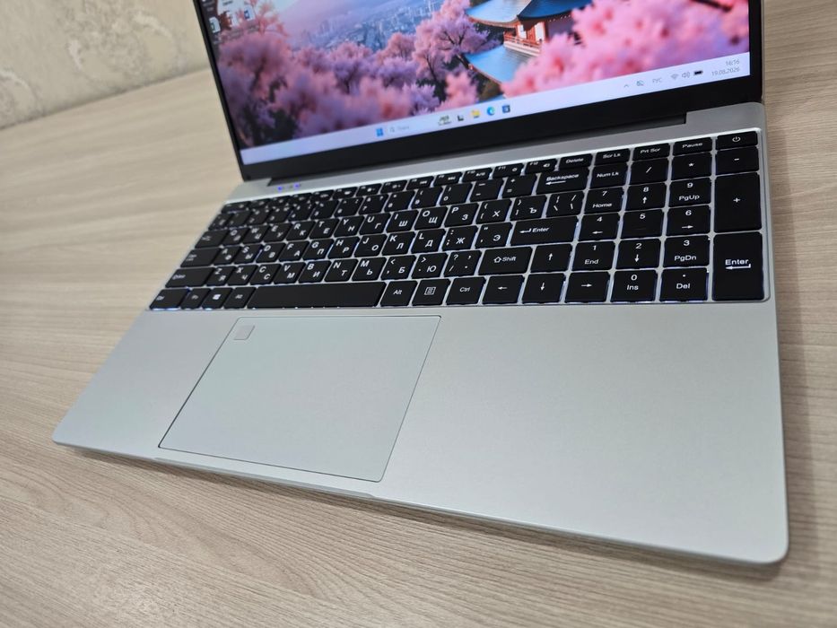 Nova, 4-ядерный, SSD 512Gb, Ram 16Gb, Full HD IPS