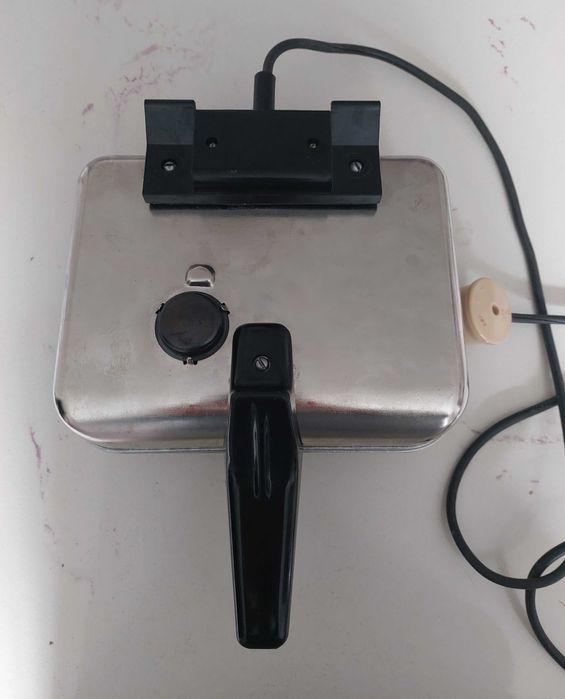 Вафельница Электровафельница