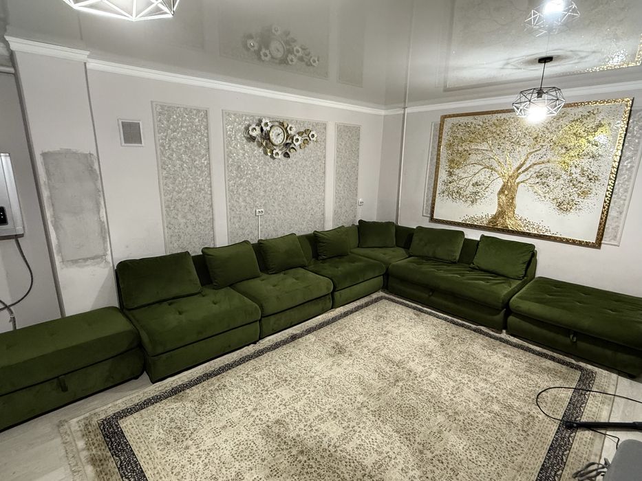 Длинный диван для зала