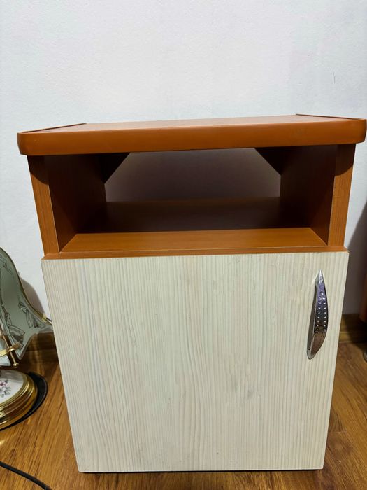 Vand 2 noptiere, ca noi