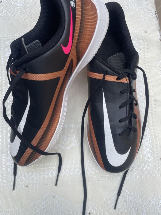 Ghete Phantom purtate de cateva ori