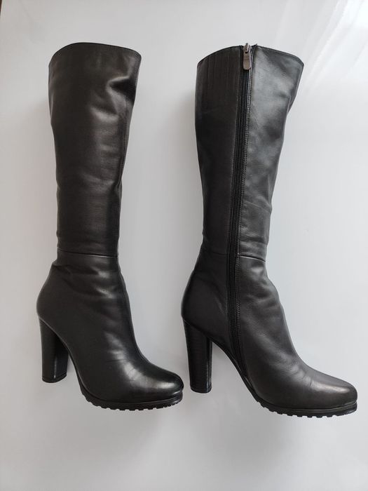 Продам женские сапоги