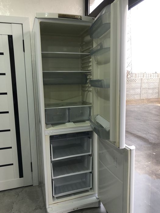 Холодильник с морозильником