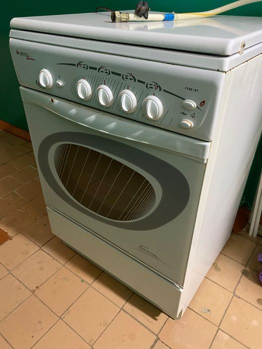 Продам газовую плиту