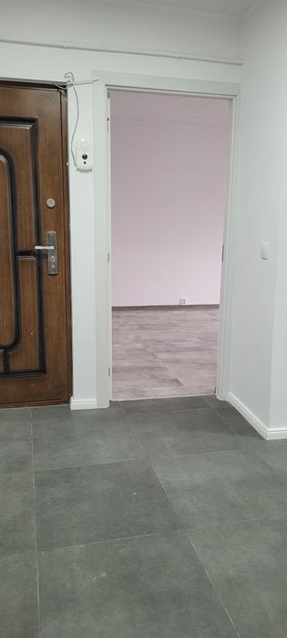 2 camere, Bd.DACIA, stradal,deasupra la notariat,schimb cu garsonieră