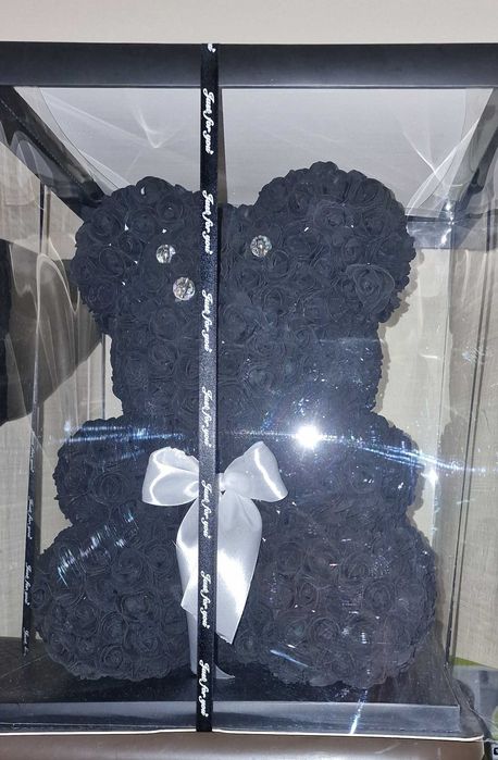 Мече от черни рози