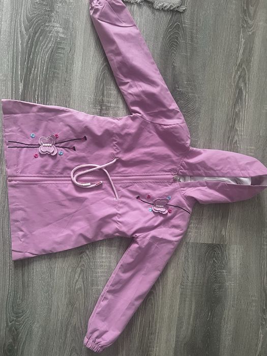 Продам новую ветровку для девочки