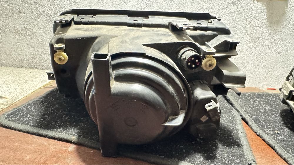 Фары Audi 100 Hella