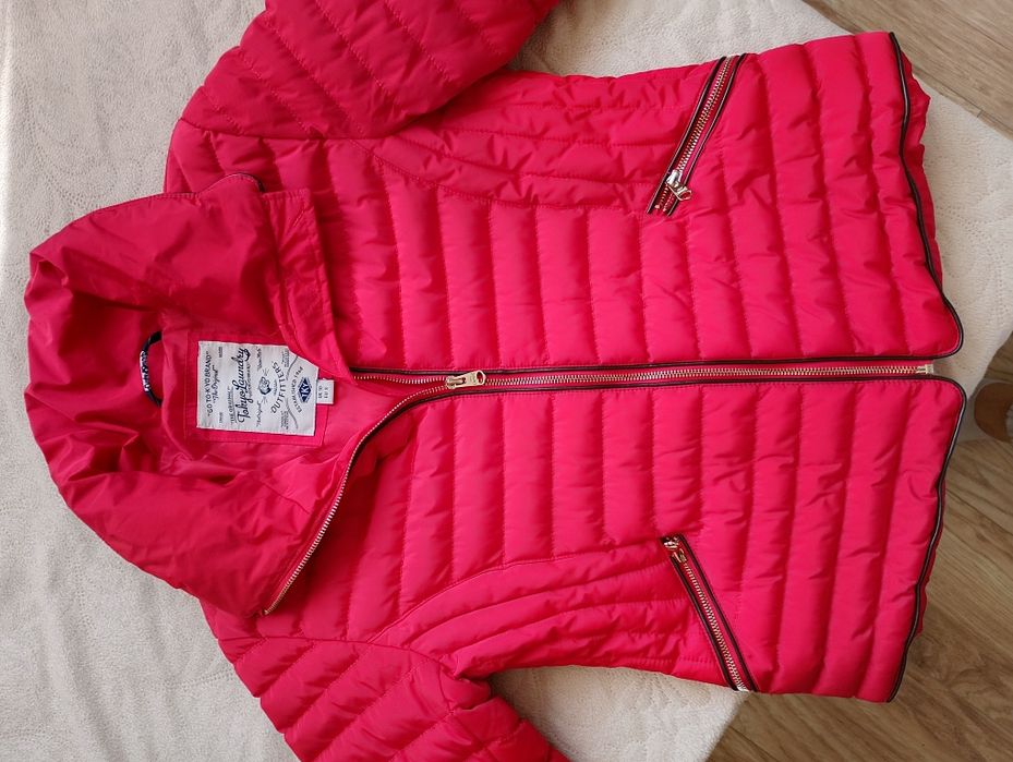 Зимно червено яке