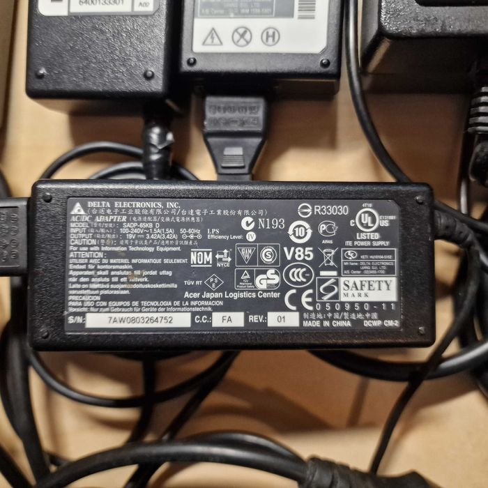 Incarcatoare alimentatoare diverse laptop imprimanta hp ibm delta