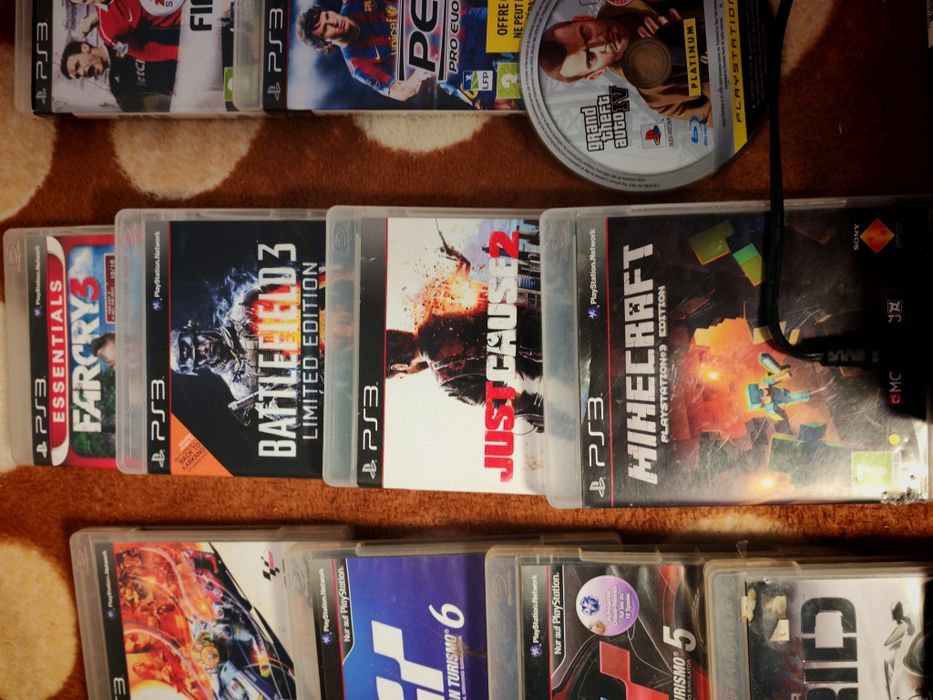 Vând joc PS3 plus 3console plus 23 de jocuri
