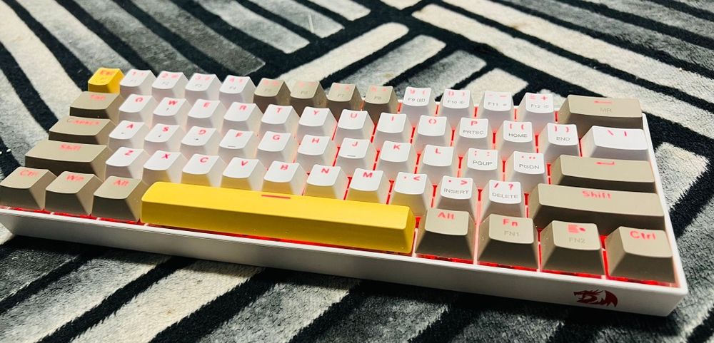 Vand tastatura Redragon modelk530 gaming pret 250 lei