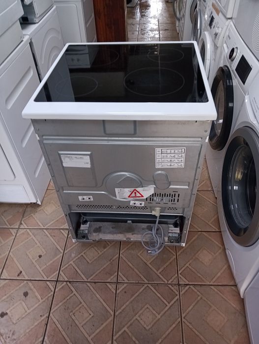 Свободно стояща печка скерамичен плот Бош Bosch 2 години Гаранция!