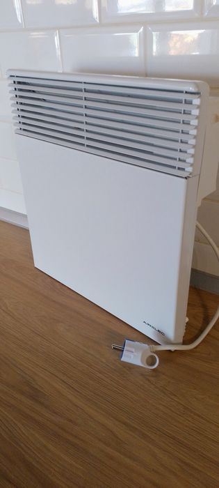 Calorifer electric de perete.