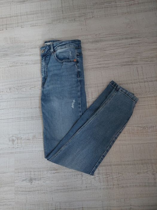 Употребявани сини дънки