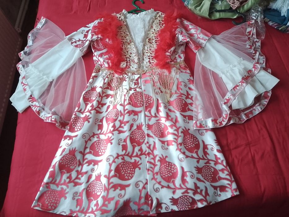 Ansanbl liboslari sotiladi