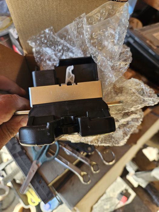 Broasca incuietoare protbagaj Vw Golf 5