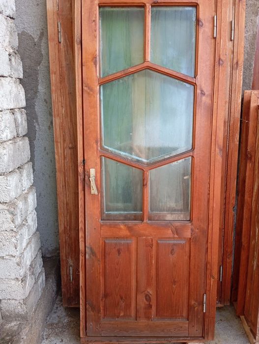 Eshik va romlar sotiladi