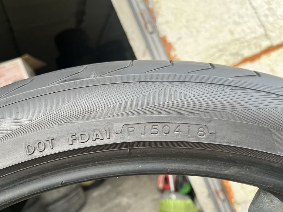 2 бр. летни гуми 305/35/23 Yokohama DOT 0418 5,5 mm