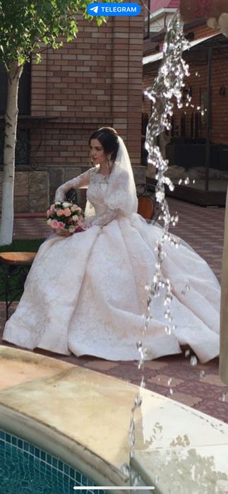 Шикарное свадебное платье ( Италия)