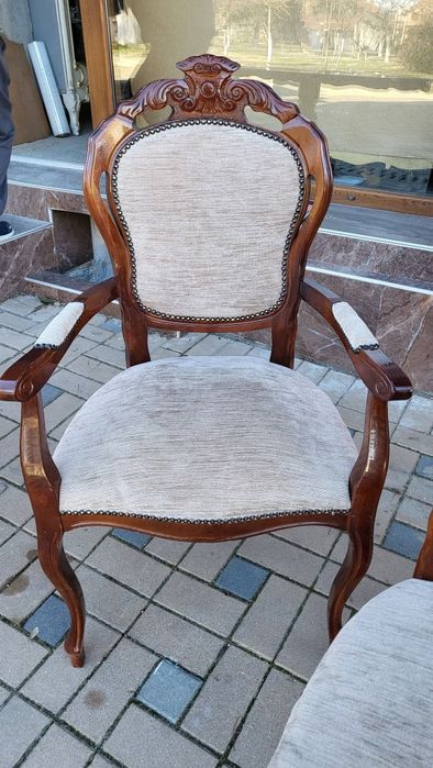 Трапезна маса със столове