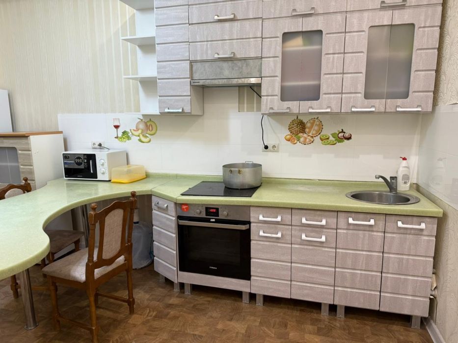 Кухонный гарнитур + стол и стулья