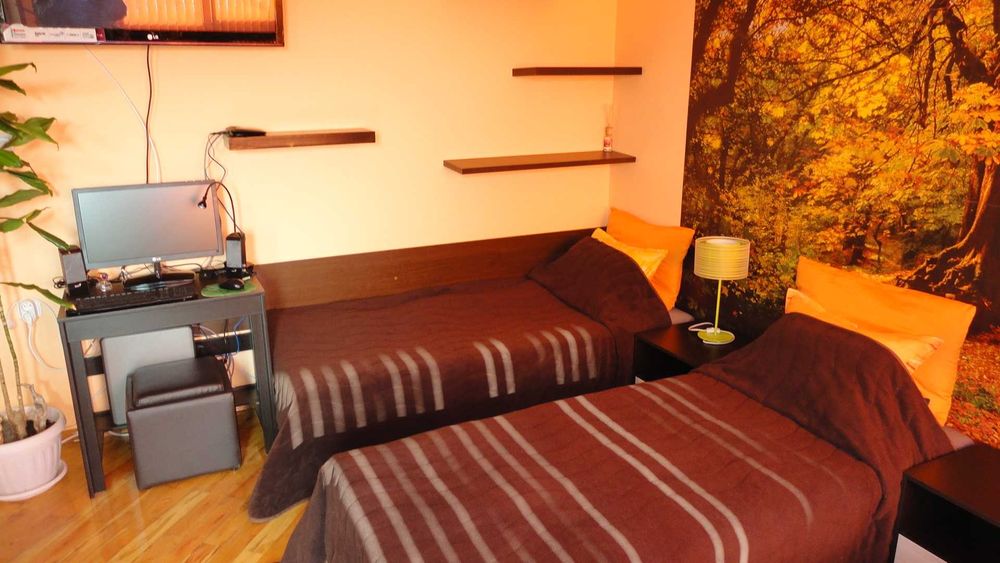 Студио 30 евро (за цялото студио) център до автогара "Юг"