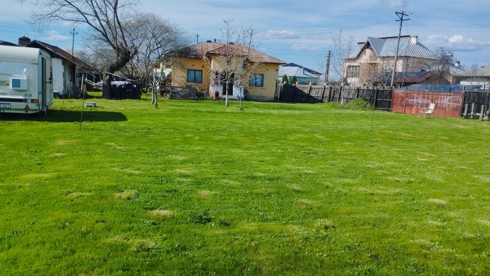 Vând casa bătrânească cu teren 1425 mp in Oarja,jud Arges.