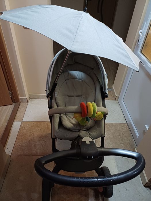 Vând cărucior Stokke V5 gri 3 în 1