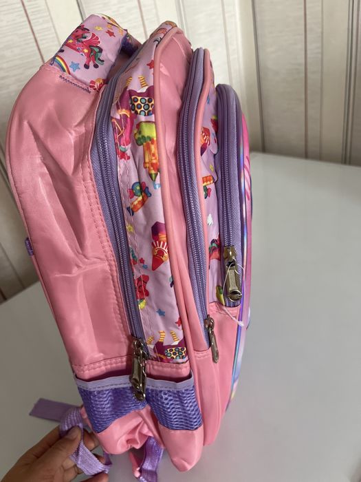 Школьгый рюкзак доя девочки