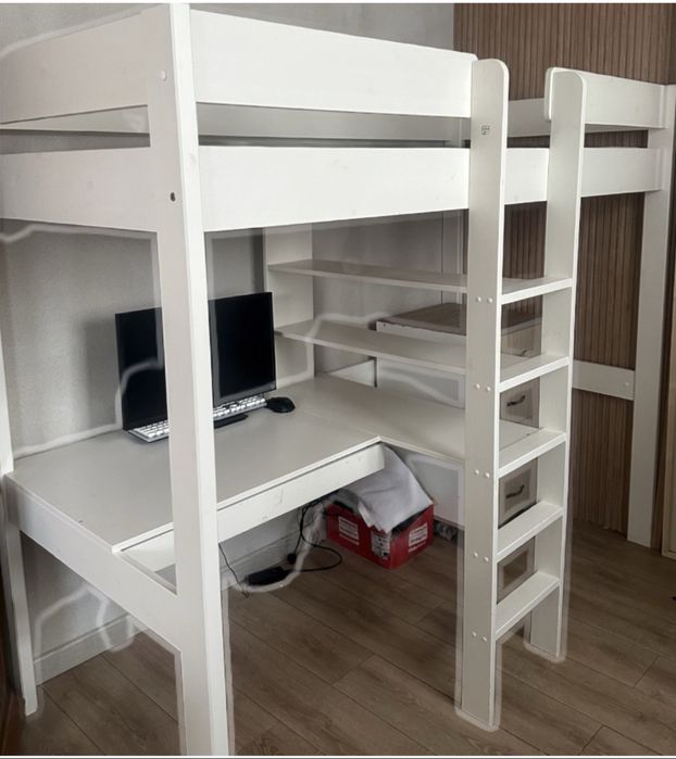 Pat etajat Ikea