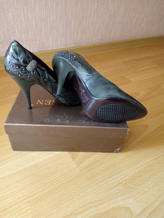 Туфли модельные продам